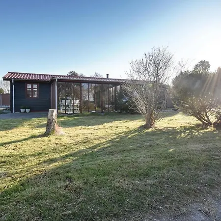 Сasa de vacaciones Three-bedroom Holiday In *
