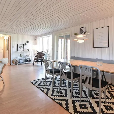 Сasa de vacaciones Three-bedroom Holiday In *