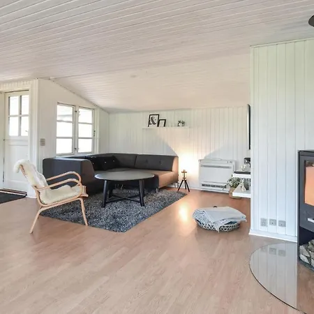Three-bedroom Holiday In Otterup